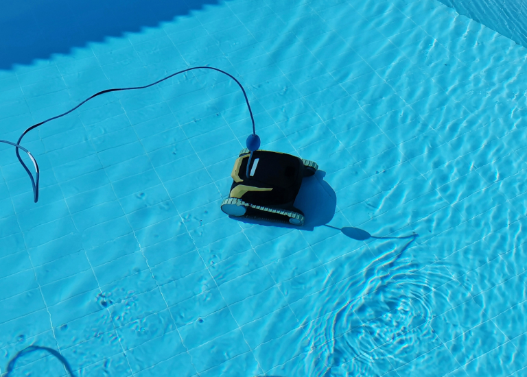 Comment choisir le meilleur robot de piscine en 2023 : les critères